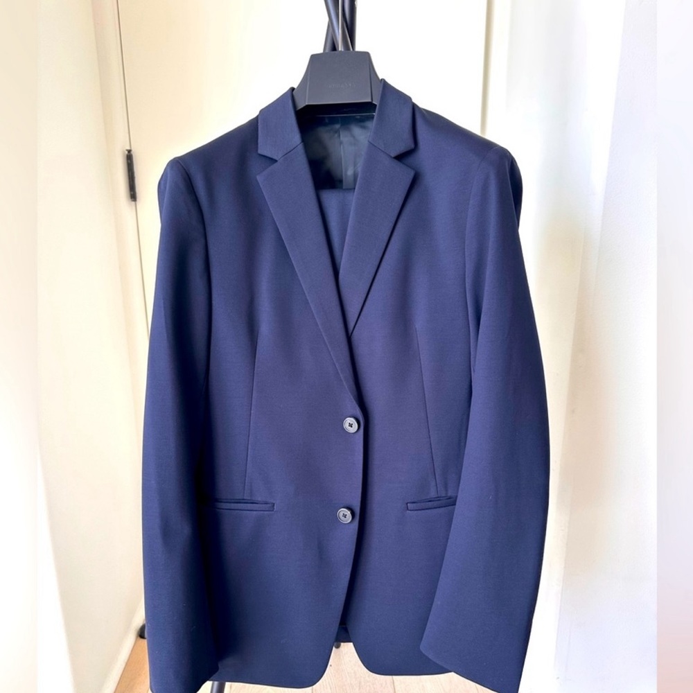 Theory Stretch Suit